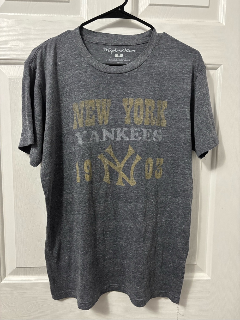 Wright & Ditson Gray New York Yankees Graphic Tee with Gold Print Size Medium